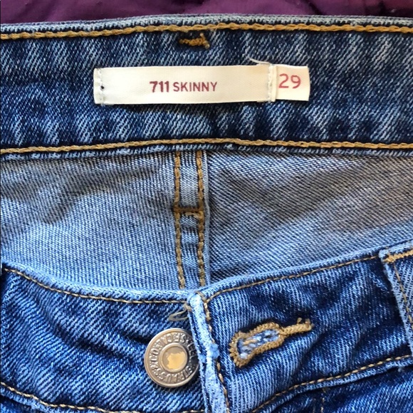 Levi’s 711 Medium Wash Skinny Jeans - Picture 2 of 5